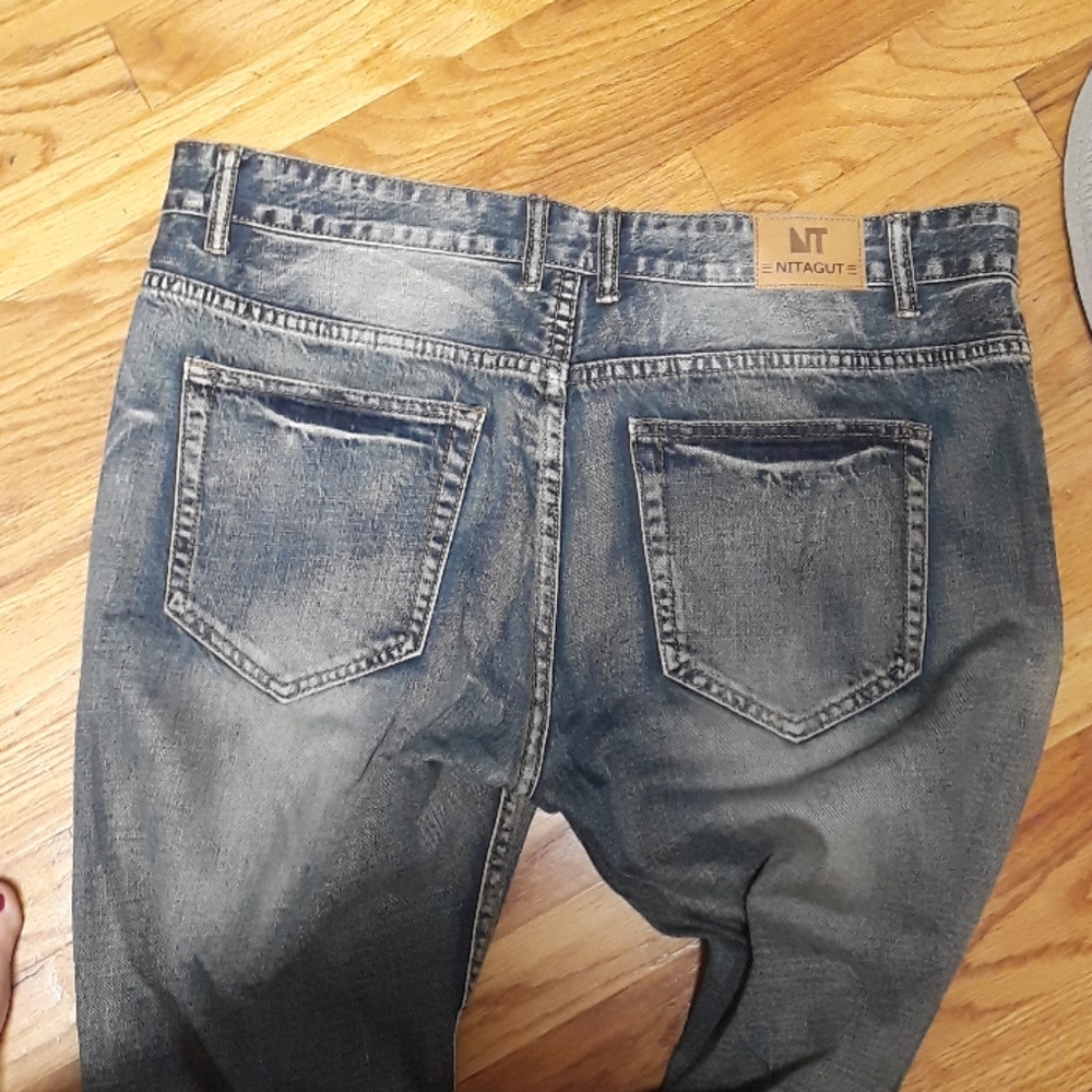 Men's 36x32 Distressed Jeans, EUC - Picture 3 of 3